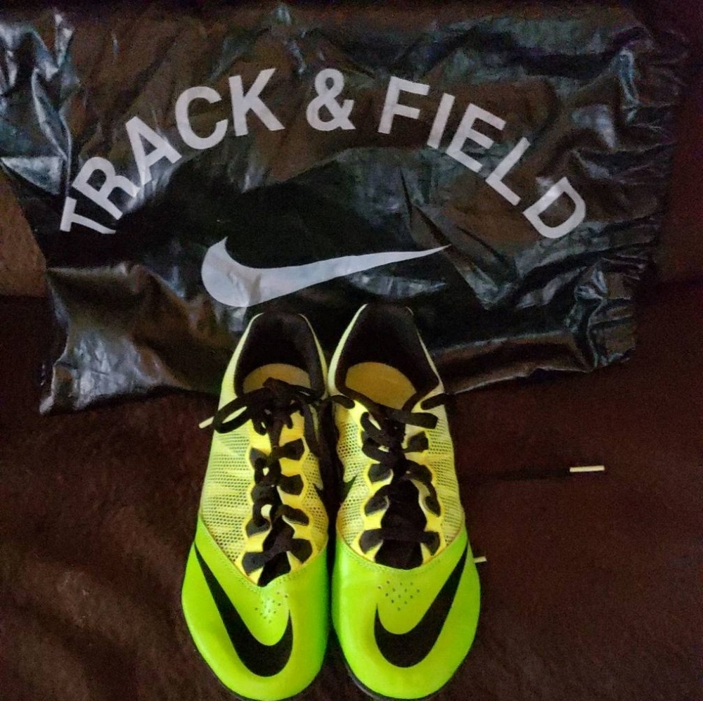 NIKE TRACK SHOES.YYOUTH BOYS SIZE 8